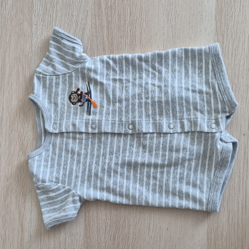 Baby Summer Onesies Size 0 To 3 Months And 6 Pairs Of New Socks - Picture 6 of 7